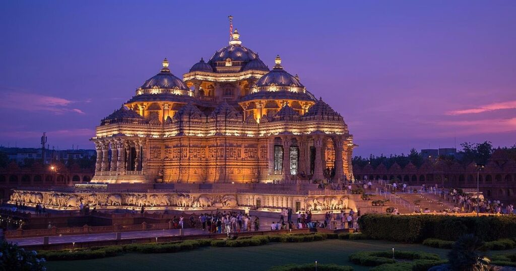 Akshardham Temple - Most Popular Tourist Place of Delhli