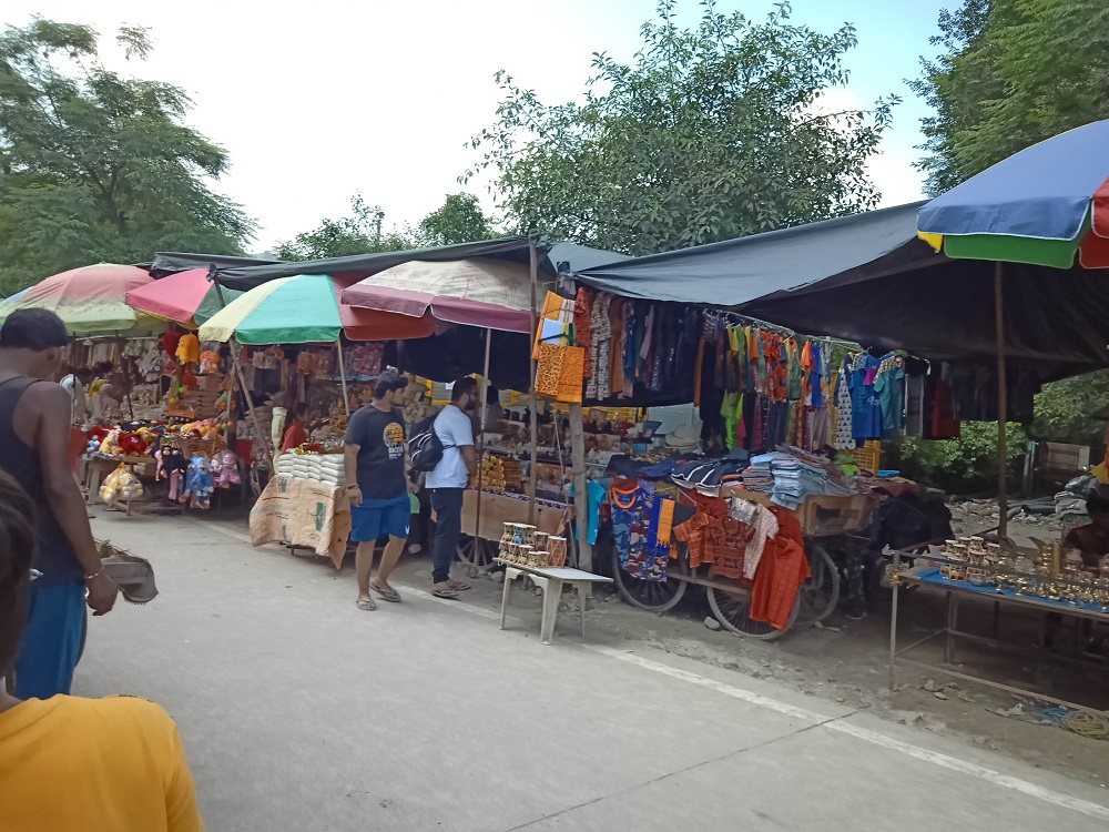 market of haridwar near ganga ghat