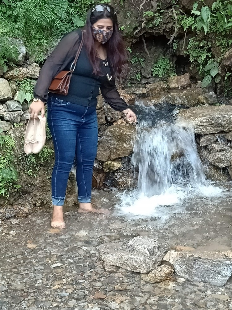 Small Jharna flowing at Neer Waterfall